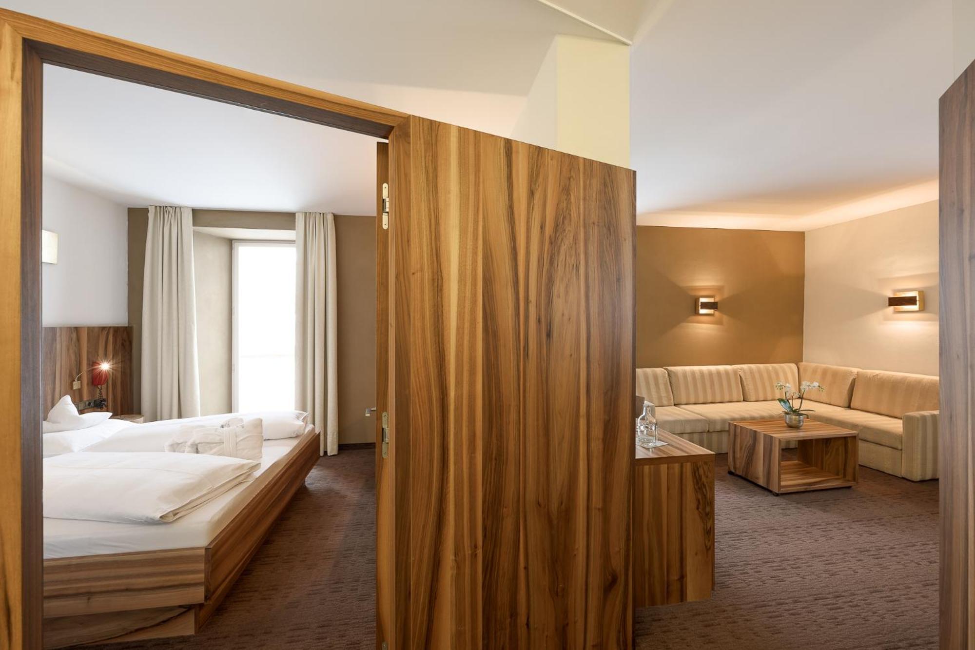 Hotel Madatsch ตราฟอย ภายนอก รูปภาพ